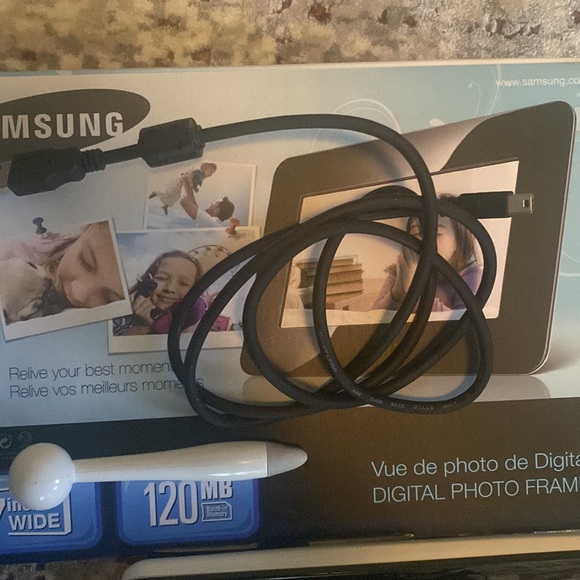 Samsung Digital Frame - Brand new with box - Picture 4 of 10